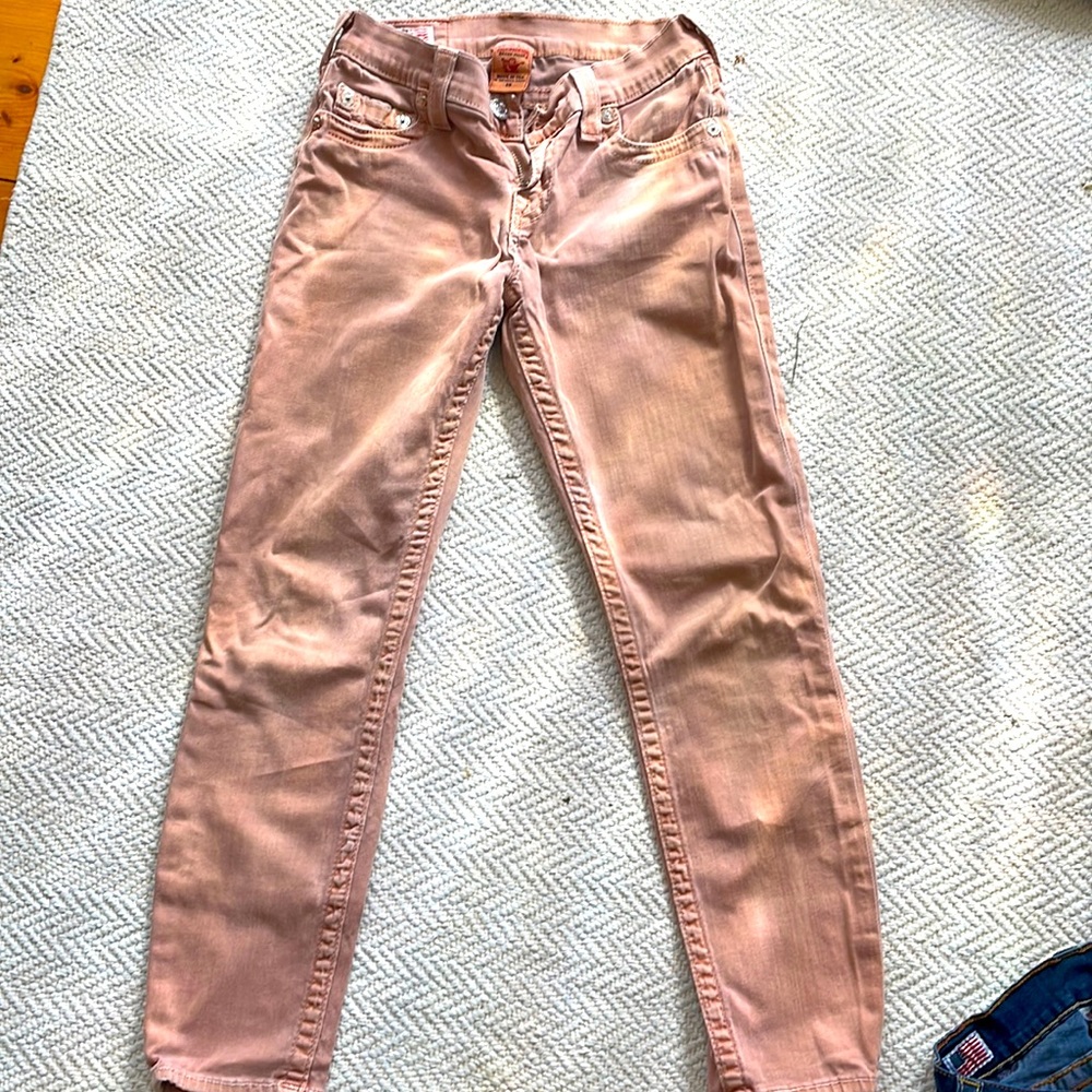 26 True Religion capris